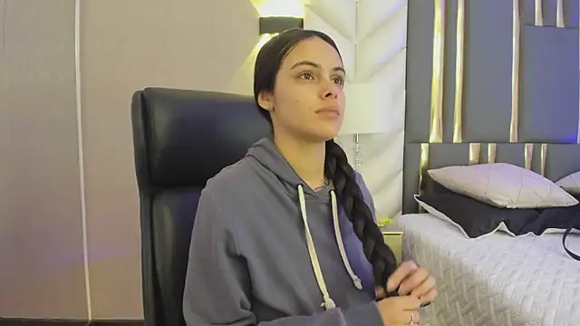 Snapshot of ChloeHarper_ chatting on 8, 6, 2026 ChloeHarper online show from 8, 6, 2026