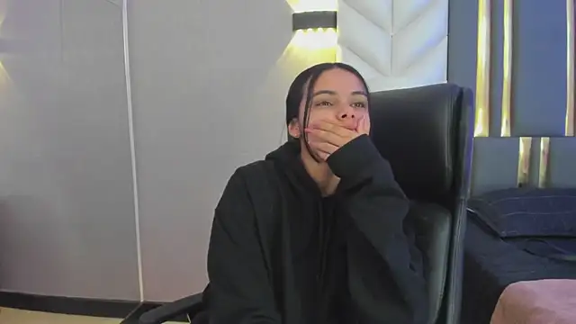 ChloeHarper  online show from 9, 4, 2026