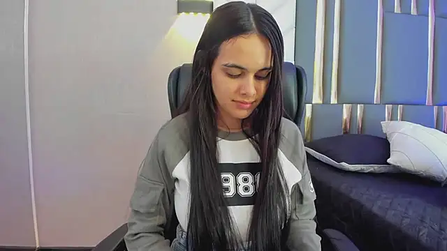 ChloeHarper  online show from 30, 5, 2026