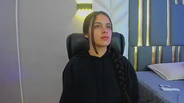 Snapshot of ChloeHarper_ chatting on 15, 7, 2026 ChloeHarper online show from 15, 7, 2026