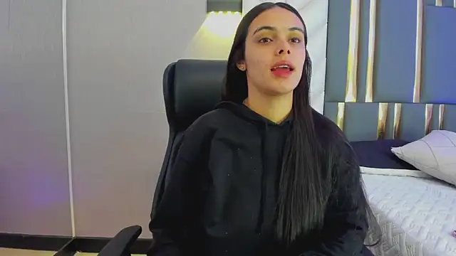 Snapshot of ChloeHarper_ chatting on 5, 6, 2026 ChloeHarper online show from 5, 6, 2026