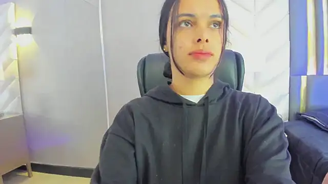 ChloeHarper  online show from 10, 4, 2026