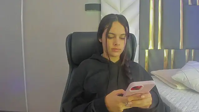 Snapshot of ChloeHarper_ chatting on 13, 7, 2026 ChloeHarper online show from 13, 7, 2026