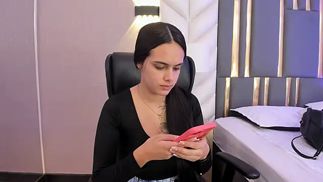 ChloeHarper  online show from 8, 5, 2026