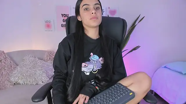 ChloeHarper  online show from 4, 3, 2025