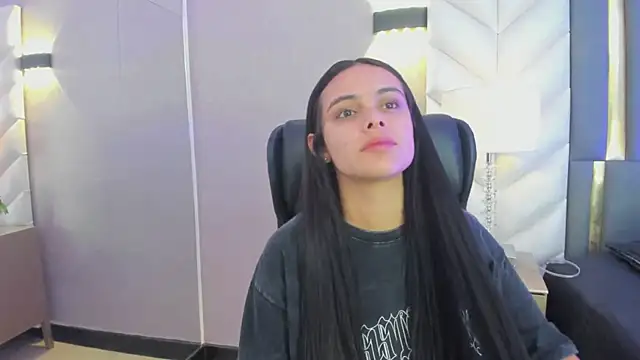 ChloeHarper  online show from 12, 4, 2026