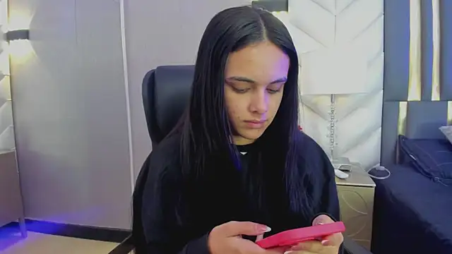 ChloeHarper  online show from 14, 4, 2026