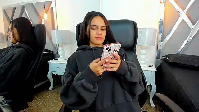 ChloeHarper  online show from 30, 9, 2025