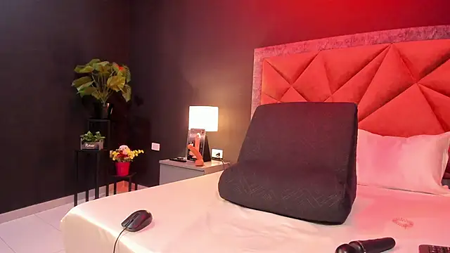 mia milff online show from 4, 10, 2025