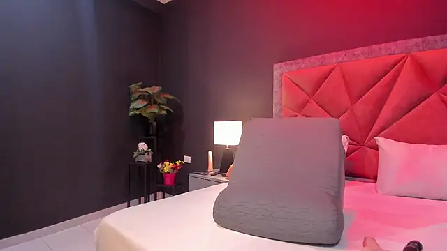 mia milff online show from 18, 12, 2025