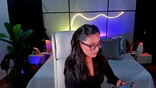 Gia Mazzon online show from 5, 11, 2025