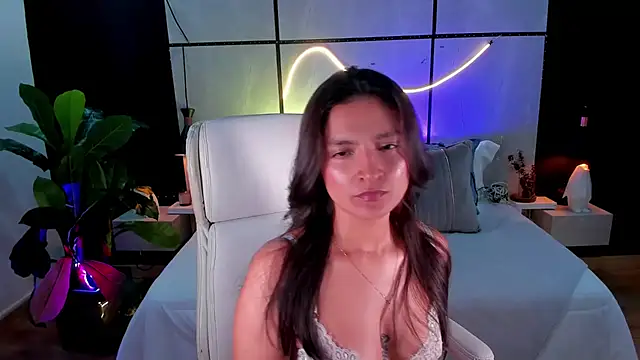 Gia Mazzon online show from 6, 10, 2025