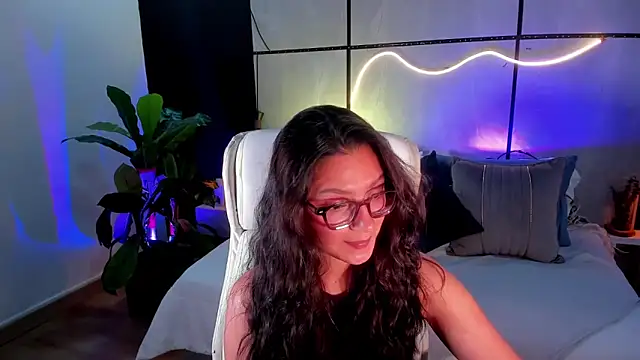 Gia Mazzon online show from 18, 11, 2025