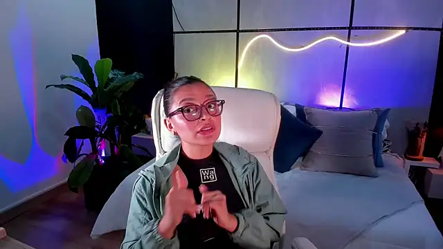 Gia Mazzon online show from 5, 12, 2025