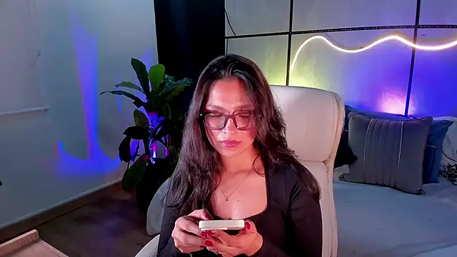 Gia Mazzon online show from 10, 11, 2025