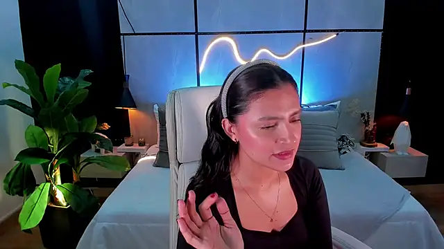 Gia Mazzon online show from 8, 9, 2025