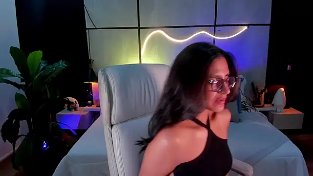 Gia Mazzon online show from 6, 11, 2025