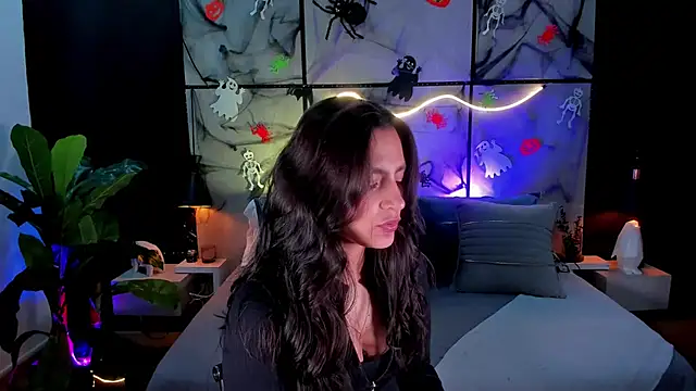 Gia Mazzon online show from 27, 10, 2025