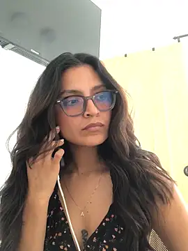 Gia Mazzon online show from 11, 6, 2026
