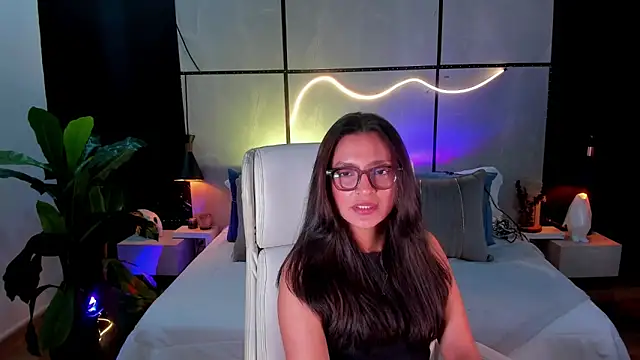 Gia Mazzon online show from 7, 11, 2025