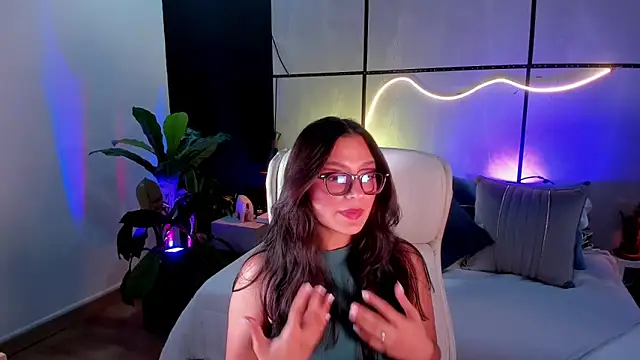 Gia Mazzon online show from 26, 11, 2025