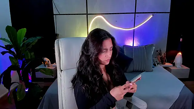 Gia Mazzon online show from 14, 10, 2025