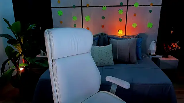 Gia Mazzon online show from 17, 3, 2025