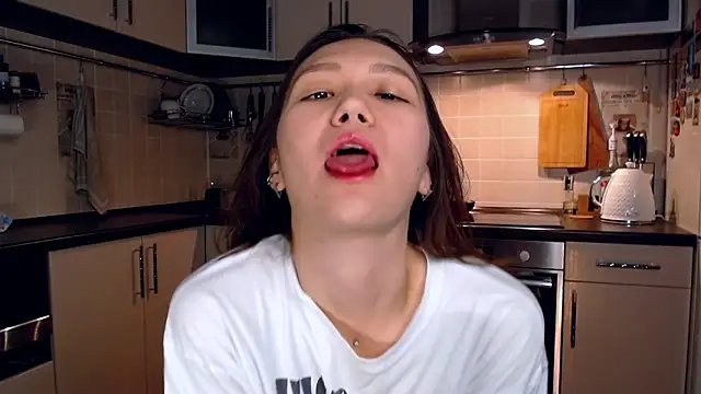 Kelly Yon online show from 23, 9, 2025