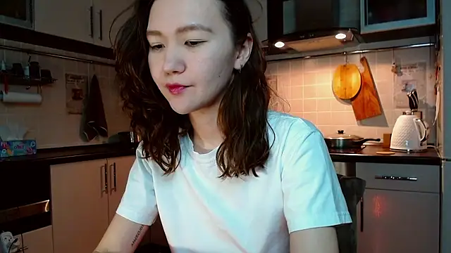 Kelly Yon online show from 12, 3, 2025