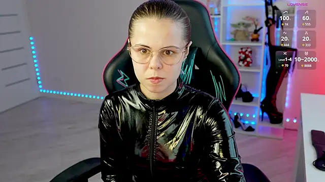 Latex Kitty online show from 3, 6, 2026