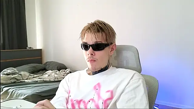 Snapshot of DENIS_HERE chatting on 18, 5, 2026 DENIS HERE online show from 18, 5, 2026