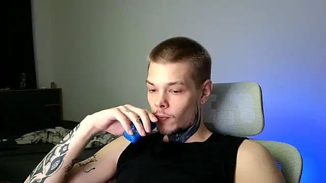 Snapshot of DENIS_HERE chatting on 4, 6, 2026 DENIS HERE online show from 4, 6, 2026