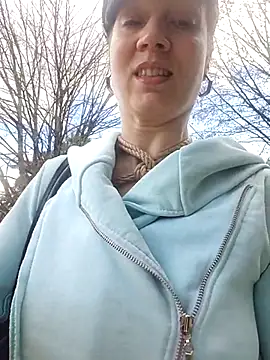 Exhibitionsplit online show from 9, 3, 2025