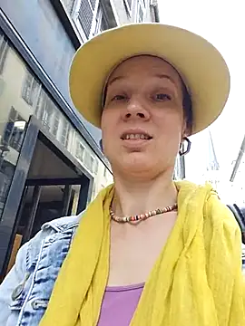 Exhibitionsplit online show from 6, 3, 2025