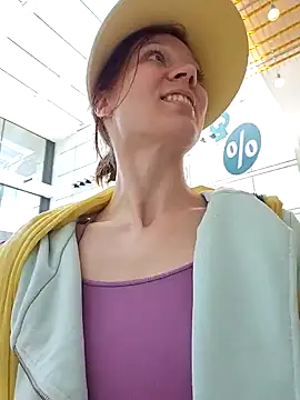 Exhibitionsplit online show from 4, 2, 2025