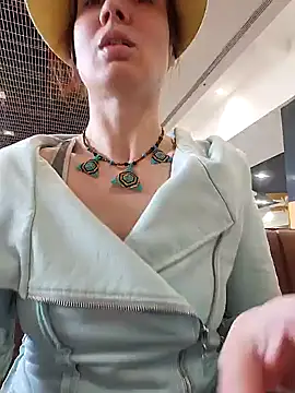 Exhibitionsplit online show from 6, 2, 2025