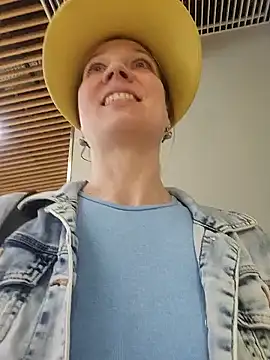 Exhibitionsplit online show from 17, 2, 2025