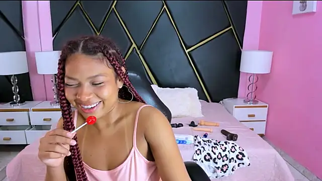 Naomi Tylers online show from 25, 10, 2025