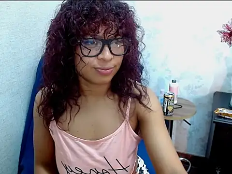 Naomi Tylers online show from 17, 11, 2025