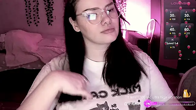 strawberry elfcat online show from 3, 12, 2024