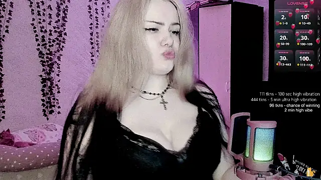 strawberry elfcat online show from 21, 6, 2026