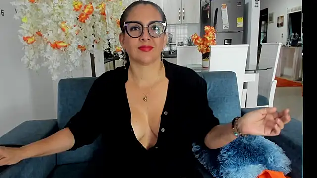 dakota johnson10 online show from 31, 10, 2025