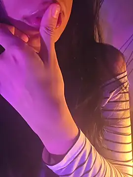 aloneathome online show from 4, 12, 2025