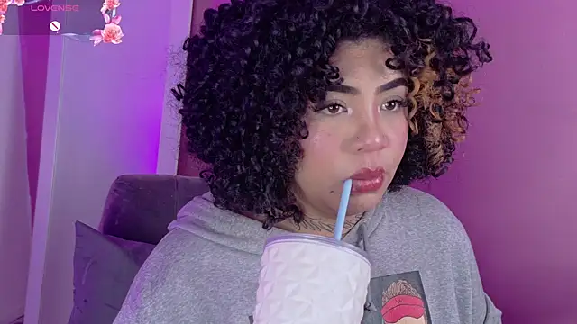 foxxy-lov3 online show from 10, 5, 2026