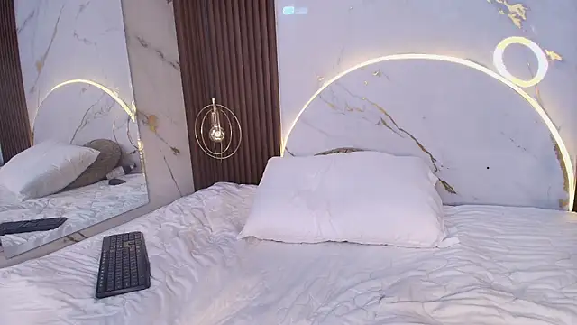 danisaenz  online show from 20, 2, 2025