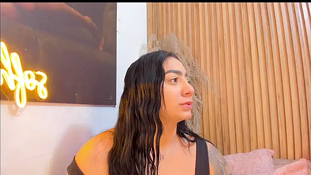 Snapshot of sofhiaa_adaams chatting on 4, 6, 2026 sofhiaa adaams online show from 4, 6, 2026