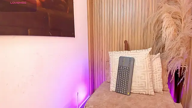 sofhiaa adaams online show from 7, 2, 2026