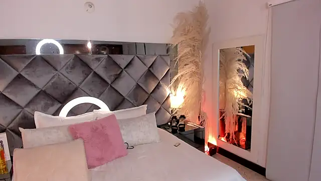 sofhiaa adaams online show from 7, 11, 2025