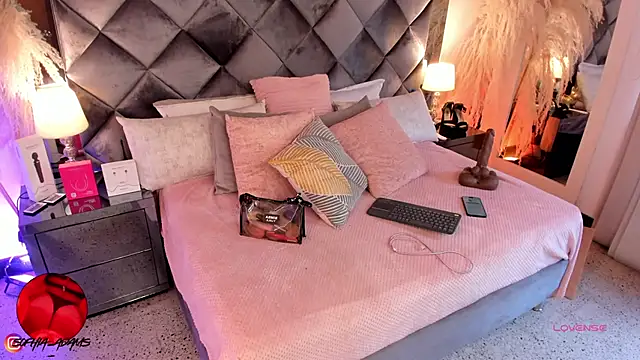 sofhiaa adaams online show from 21, 9, 2025