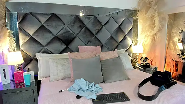 sofhiaa adaams online show from 23, 9, 2025